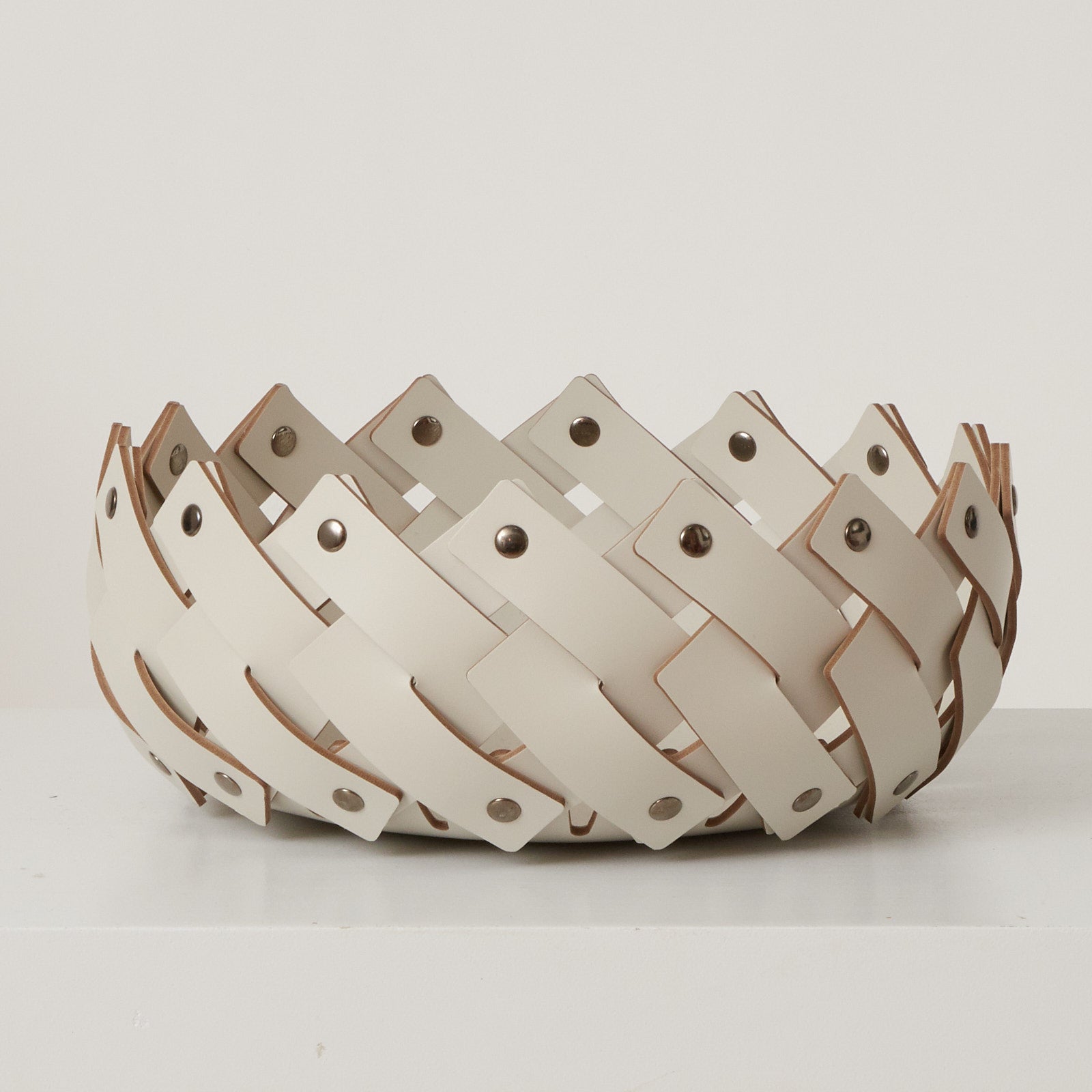 Pinetti Almeria Medium Woven Leather Basket - SHOWROOM