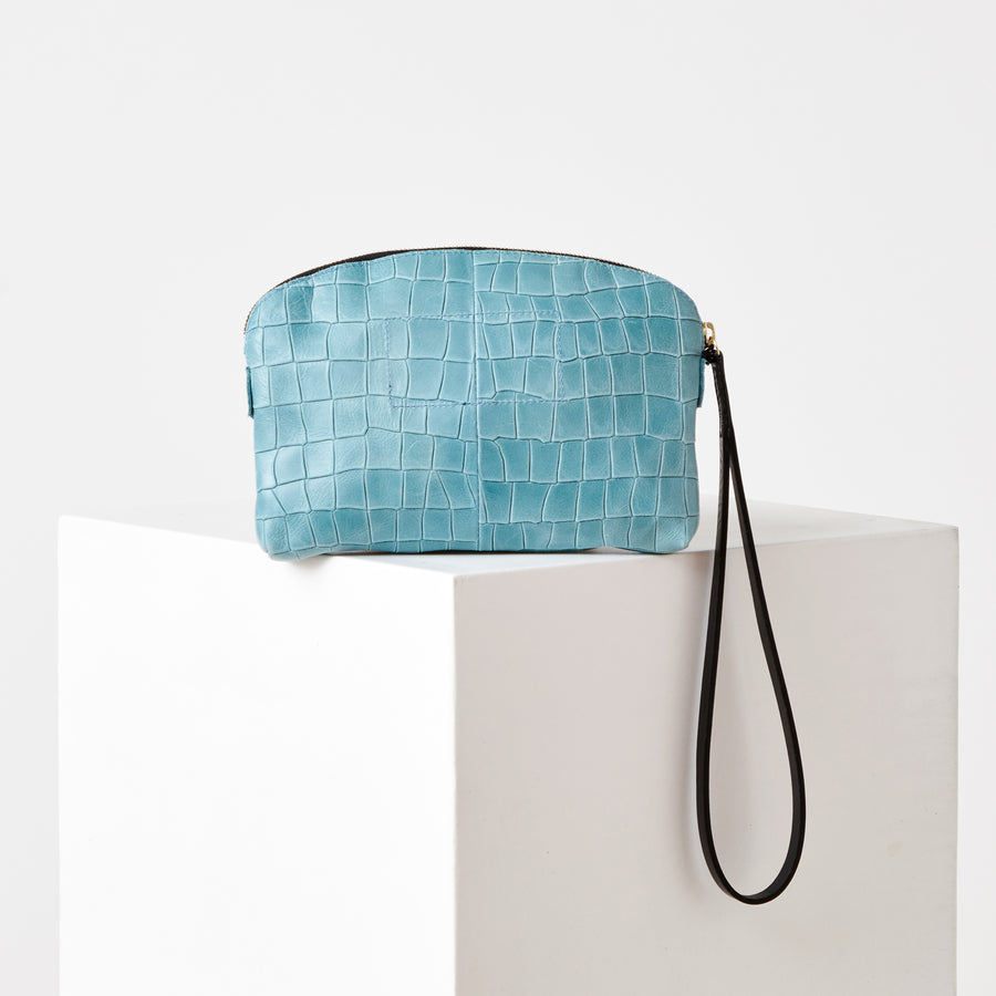 Toiny Clutch in Azur Croc