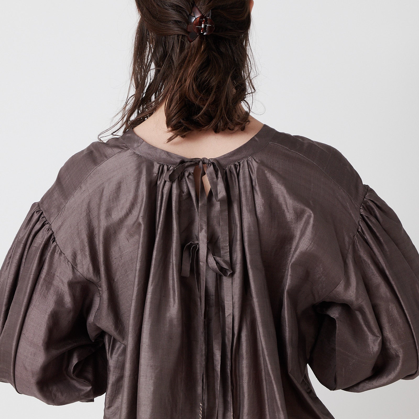 トップス BUNON Cotton Silk Khadi Gather Blouse Bunon Embroidery Ribbon Gather Blouse - Khadi Cotton Silk