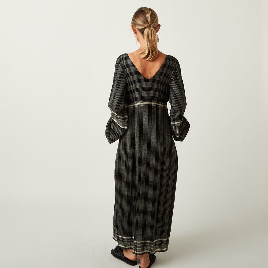 Injiri Black Silk Wool Kaftan